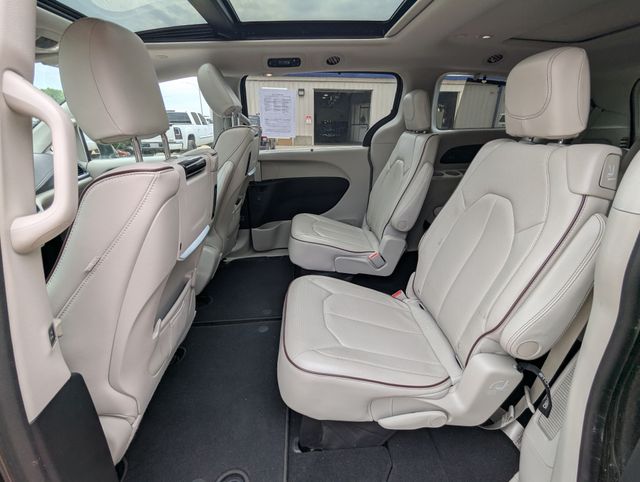2018 Granite Crystal Metallic Clearcoat Chrysler Pacifica Limited FWD Van