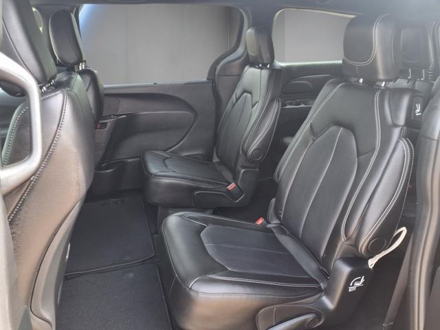 2025 Chrysler Voyager LX - Photo 21