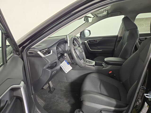 2025 Toyota RAV4 LE photo