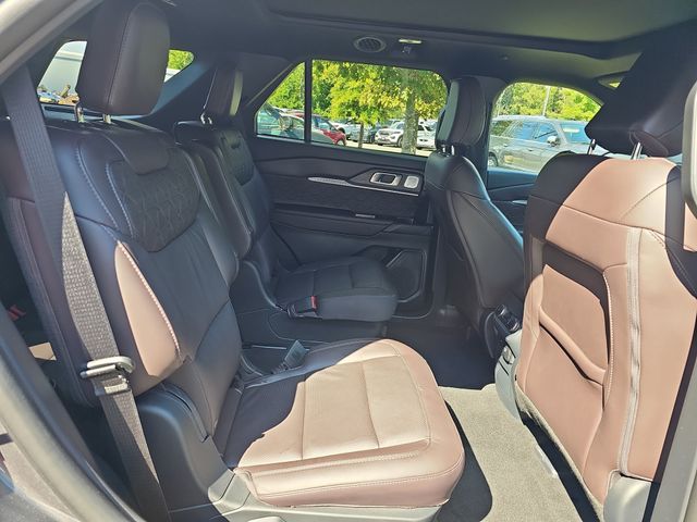 Used 2025 Gray Ford Platinum image 11