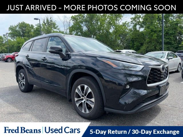 Midnight Black Metallic 2023 Toyota Highlander XLE AWD SUV / Crossover All-Wheel Drive 8-Speed Automatic