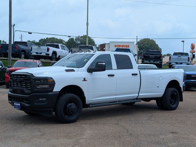 Bright White Clearcoat 2026 RAM 3500 Pickup Truck Four-Wheel Drive 8-Speed Automatic