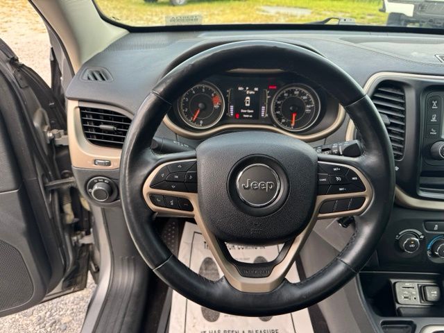 Used 2017 Silver Jeep Sport image 18