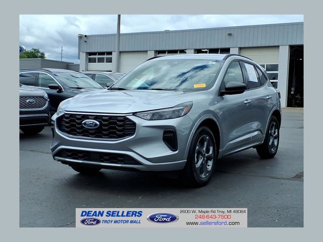 Iconic Silver Metallic 2023 Ford Escape SUV / Crossover All-Wheel Drive 8-Speed Automatic