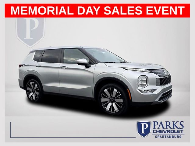 Silver 2025 Mitsubishi Outlander SE FWD SUV / Crossover Front-Wheel Drive Continuously Variable Transmission