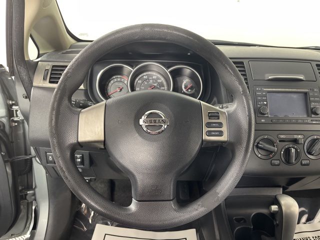 2011 Nissan Versa 1.8 SL 20