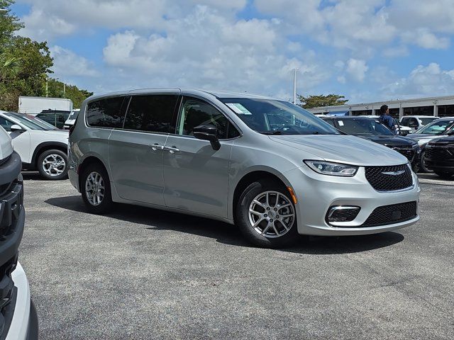 2024 Chrysler Pacifica Touring L FWD