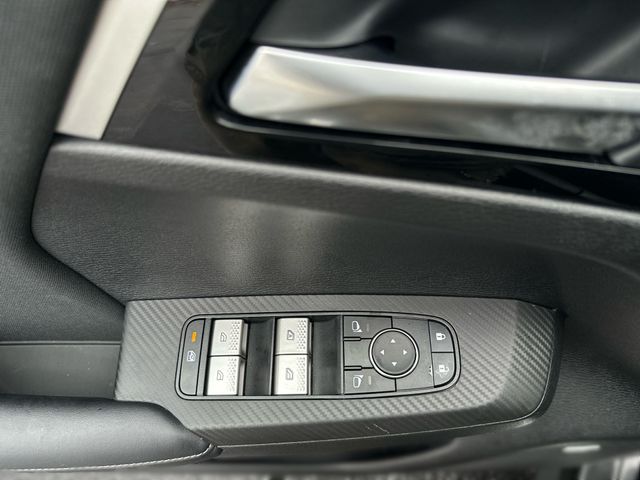 Used 2025  Mitsubishi ES image 14