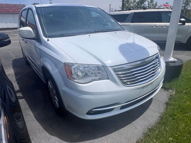 Bright White Clearcoat 2016 Chrysler Town & Country Minivan Front-Wheel Drive 6-Speed Automatic