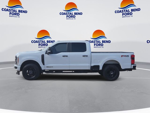 Oxford White 2023 Ford F-250 Super Duty Pickup Truck Four-Wheel Drive Automatic