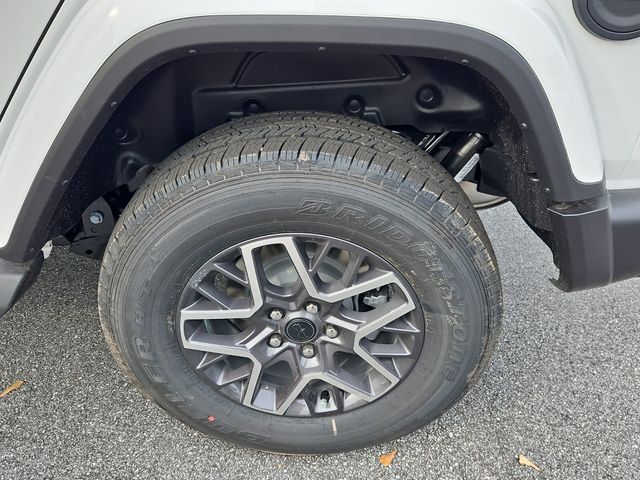 New 2026 White/off-white Jeep Sahara image 24