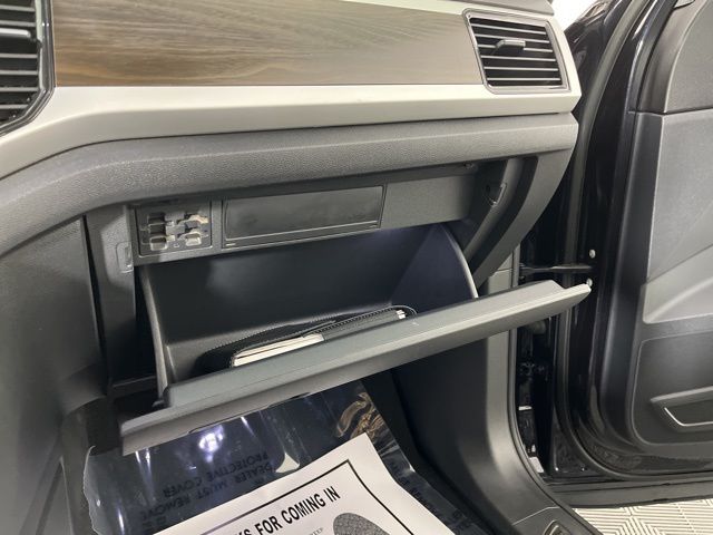 2022 Black Volkswagen Atlas 3.6L V6 SE w/Technology FWD SUV