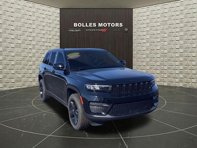2023 Jeep Grand Cherokee Altitude 4WD