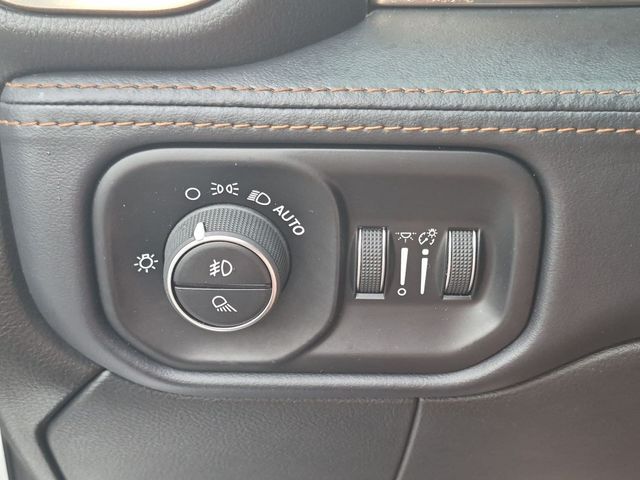 2019 RAM Ram 3500 Pickup Longhorn - Photo 19
