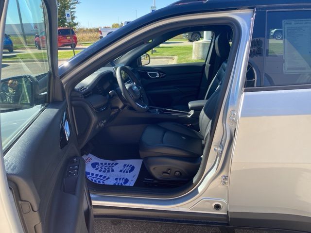 2026 Jeep Compass Limited - Silver Zynith Metallic Clearcoat exterior view 13