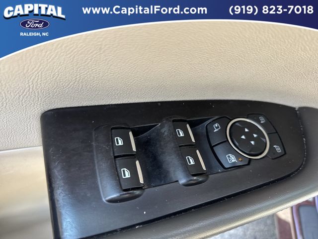 Used 2018 Red Lincoln Select image 21