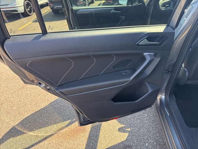 2024 Volkswagen Tiguan 2.0T SE R-Line Black photo