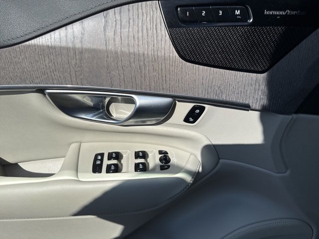 2023 Volvo XC90 Ultimate photo 11