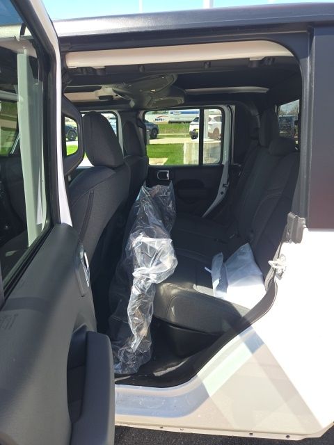 2025 Jeep Gladiator Sport S - Bright White Clearcoat exterior view 13