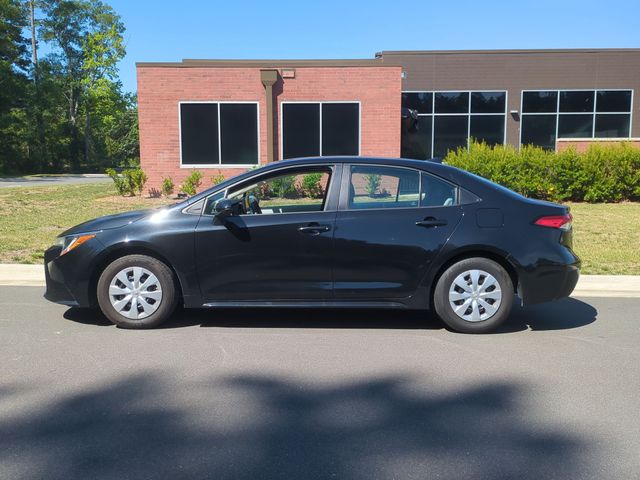 Used 2022 Black Toyota L image 10