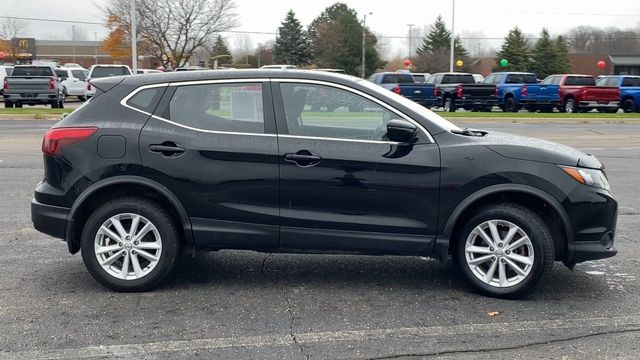 2018 Nissan Rogue Sport SV 9