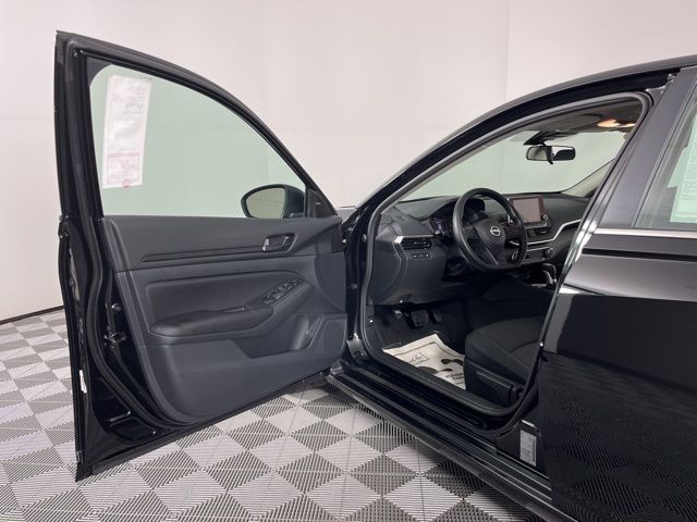 2025 Super Black Clearcoat Nissan Altima 2.5 S FWD Sedan