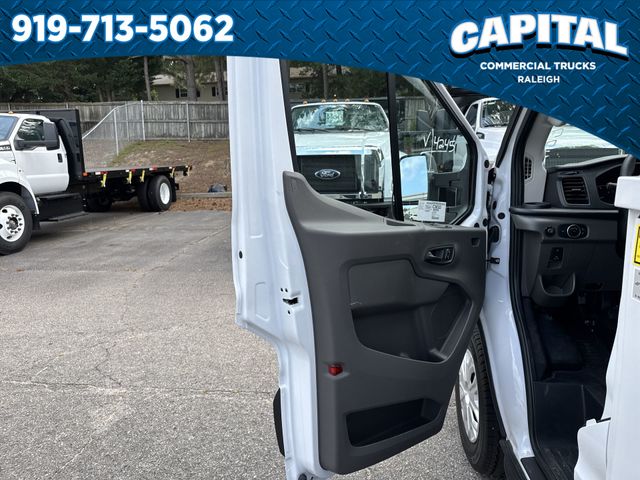 2025 Ford F-550 photo 18
