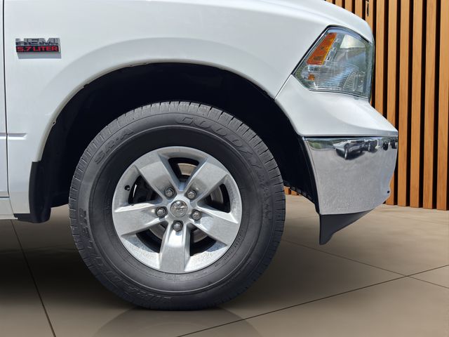 2019 RAM 1500 CLASSIC TRADESSMAN • 5.7L HEMI V8 • 8' BED CLEAN CARFAX • 1 OWNER CHROME APPEARANCE PACKAGE • POWER & REMOTE ENTRY GROUP • BEDLINER • BACKUP CAMERA Thumbnail