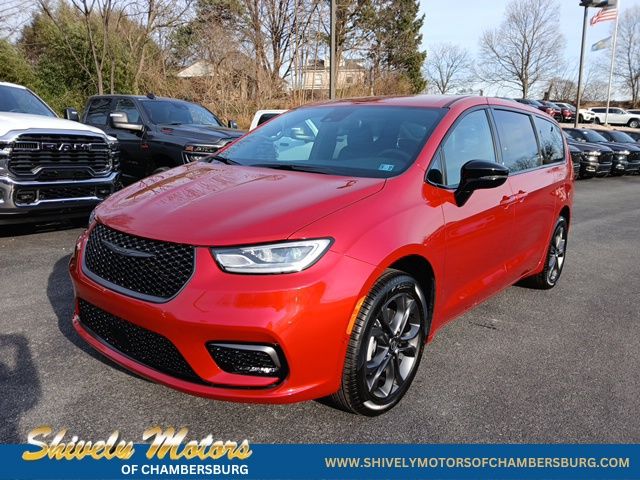 Red Hot Pearlcoat 2026 Chrysler Pacifica Minivan All-Wheel Drive 9-Speed Automatic