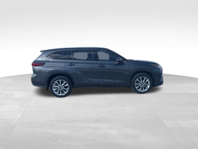 used 2023 Toyota Highlander car, priced at $39,529