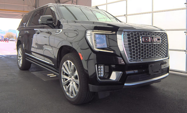 2023 GMC Yukon XL Denali 2