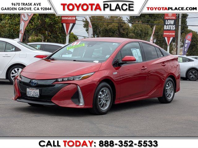 2017 Toyota Prius Prime Premium's photo