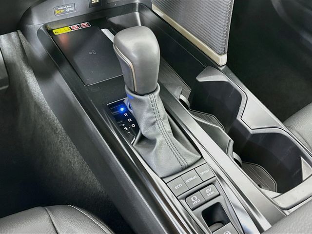 2025 Toyota Camry SE - Photo 15