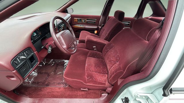Used 1996 White Chevrolet Classic image 18