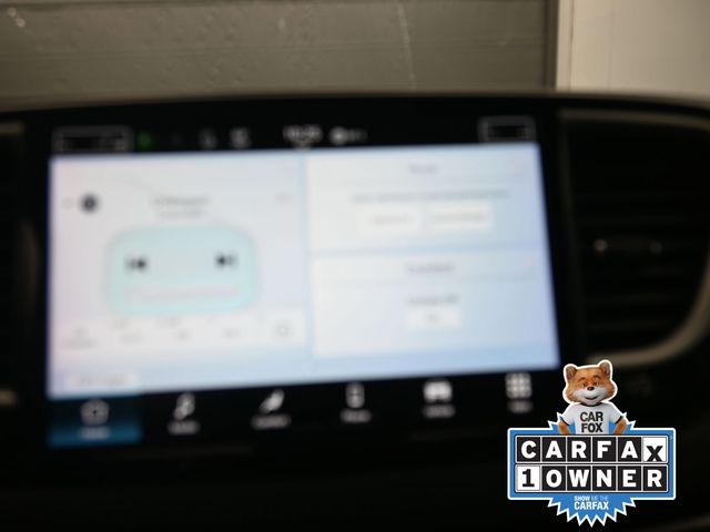 2023 Chrysler Pacifica Touring L photo