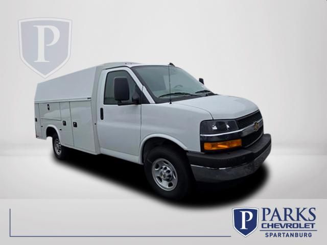 2025 Chevrolet Express Chassis 3500 Cutaway 139