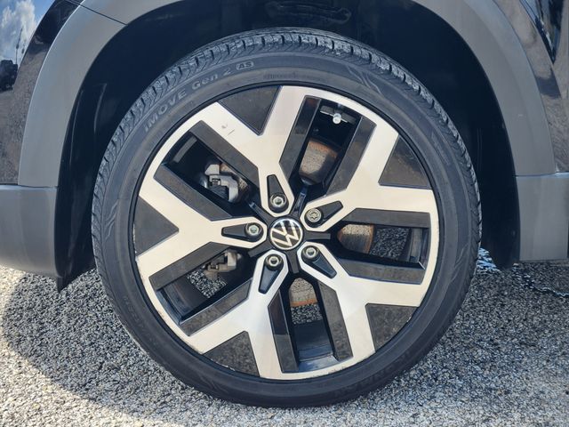 2022 Volkswagen Taos 1.5T SEL  at DeMontrond Auto Country