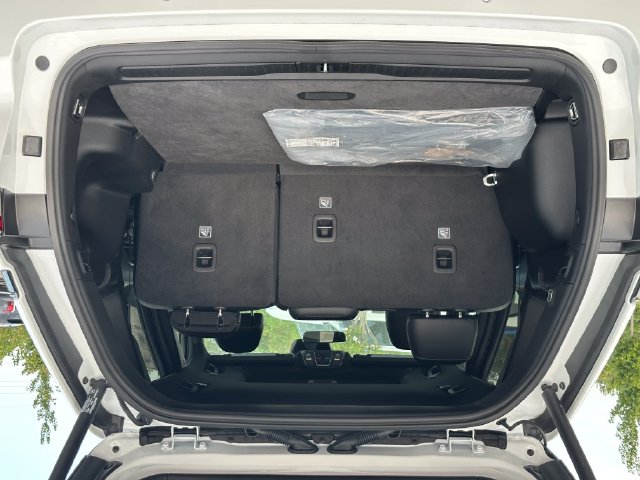 New 2027 White Jeep Altitude image 16