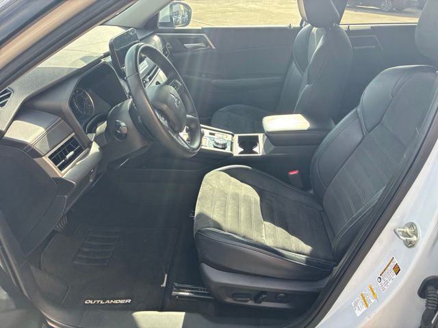 2024 Mitsubishi Outlander SE  at Royal Nissan