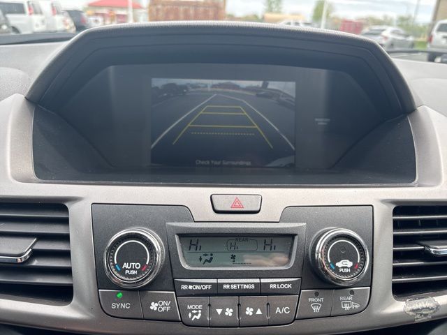2016 Honda Odyssey SE photo