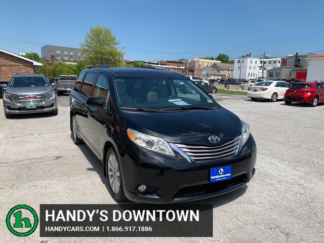 2017 Toyota Sienna XLE V6 AWD 7-Passenger's photo