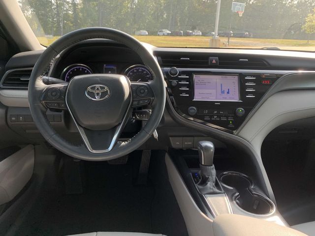 2020 Toyota Camry SE 2