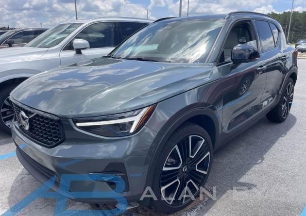 Forest_Lake 2026 Volvo XC40 SUV / Crossover All-Wheel Drive Automatic