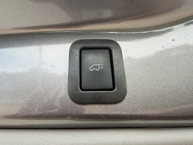 2018 Toyota Highlander XLE Gray at River Oaks CDJR
