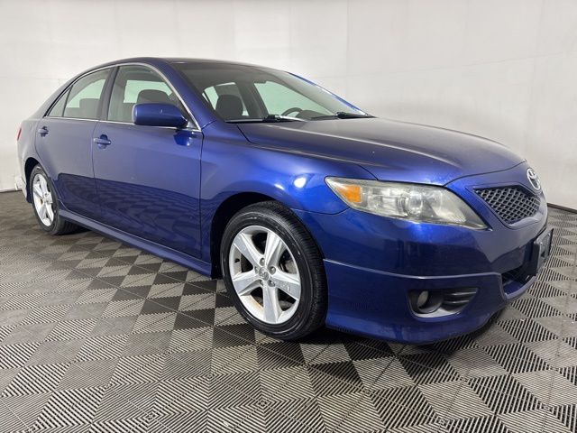 Blue Ribbon Metallic 2011 Toyota Camry SE Sedan Front-Wheel Drive 6-Speed Automatic Overdrive