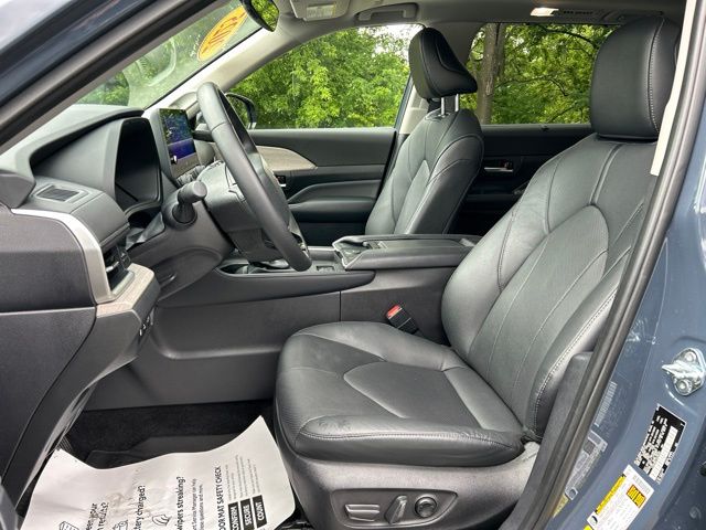 used 2025 Toyota Grand Highlander Hybrid car, priced at $55,999