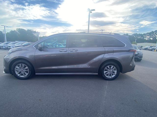 2022 Toyota Sienna XLE 4