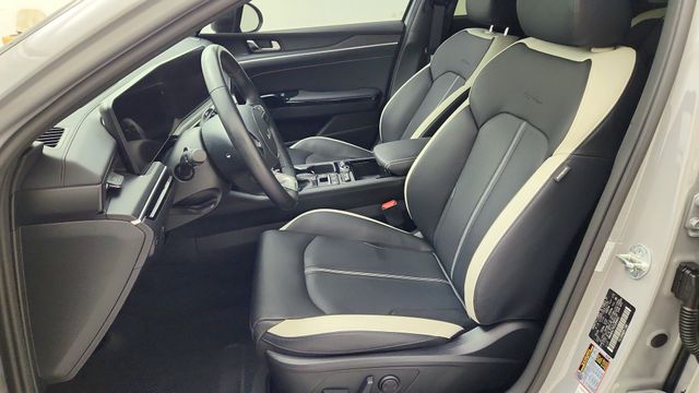 2025 Kia K5 GT-Line - 9