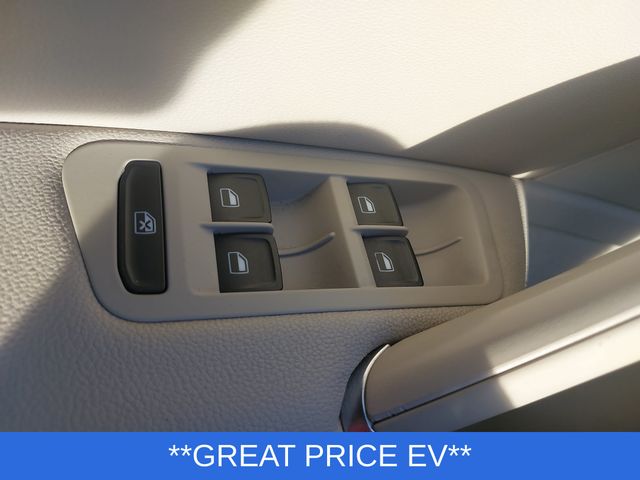 Used 2015 White Volkswagen SEL Premium image 27