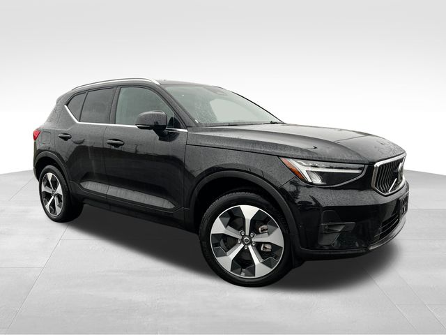 2024 Volvo XC40 B5 Plus Bright Theme AWD